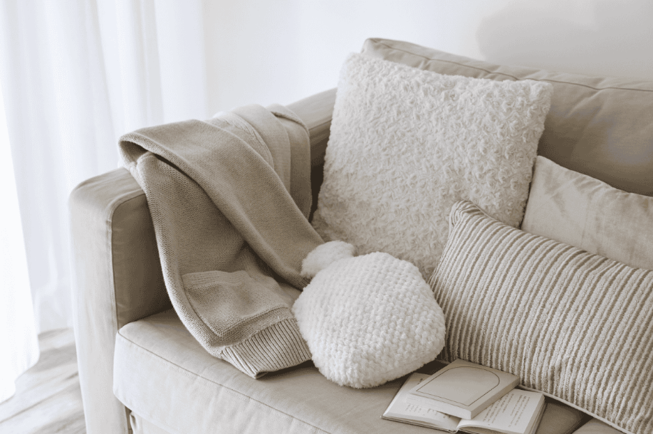 Materiale și design pentru o canapea extensibilă cu 3 locuri: ce trebuie să știi